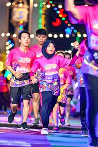 BIB: 18285, 16318
                            <button type="button" onclick="openModal(24688051)" class="btn btn-primary btn-sm float-right btn-popup" data-toggle="modal" data-target=".modal-high-quality">
                        <i class="fas fa-shopping-cart"></i> Add to Cart
                    </button>
                                            <button type="button" onclick="isThisMe(24688051, true)" class="btn btn-success btn-sm float-right btn-popup btn-isme hidden" data-toggle="tooltip" data-placement="bottom" title="นี่คือรูปของคุณใช่ไหม คลิกที่นี่เพื่อเอาเข้าอัลบั้ม">
                        <i class="fas fa-plus"></i> Add to album
                    </button>
                    <button type="button" onclick="isThisMe(24688051, false)" class="btn btn-warning btn-sm float-right btn-popup btn-isnotme hidden">
                        <i class="fas fa-ban"></i> Remove from album
                    </button>